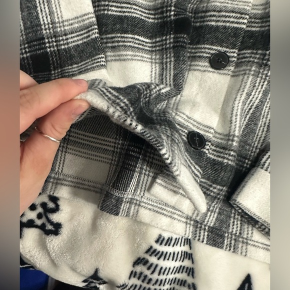 Boutique flannel jacket size 2X - Picture 3 of 3